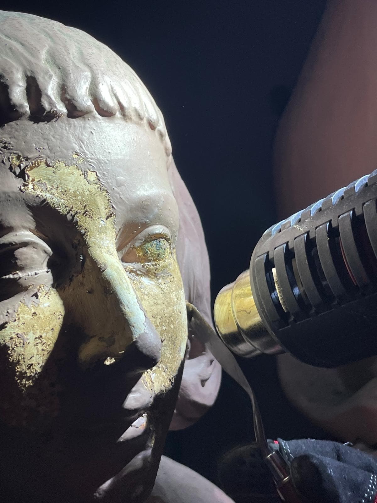 Statue restaurée à la main — 3
