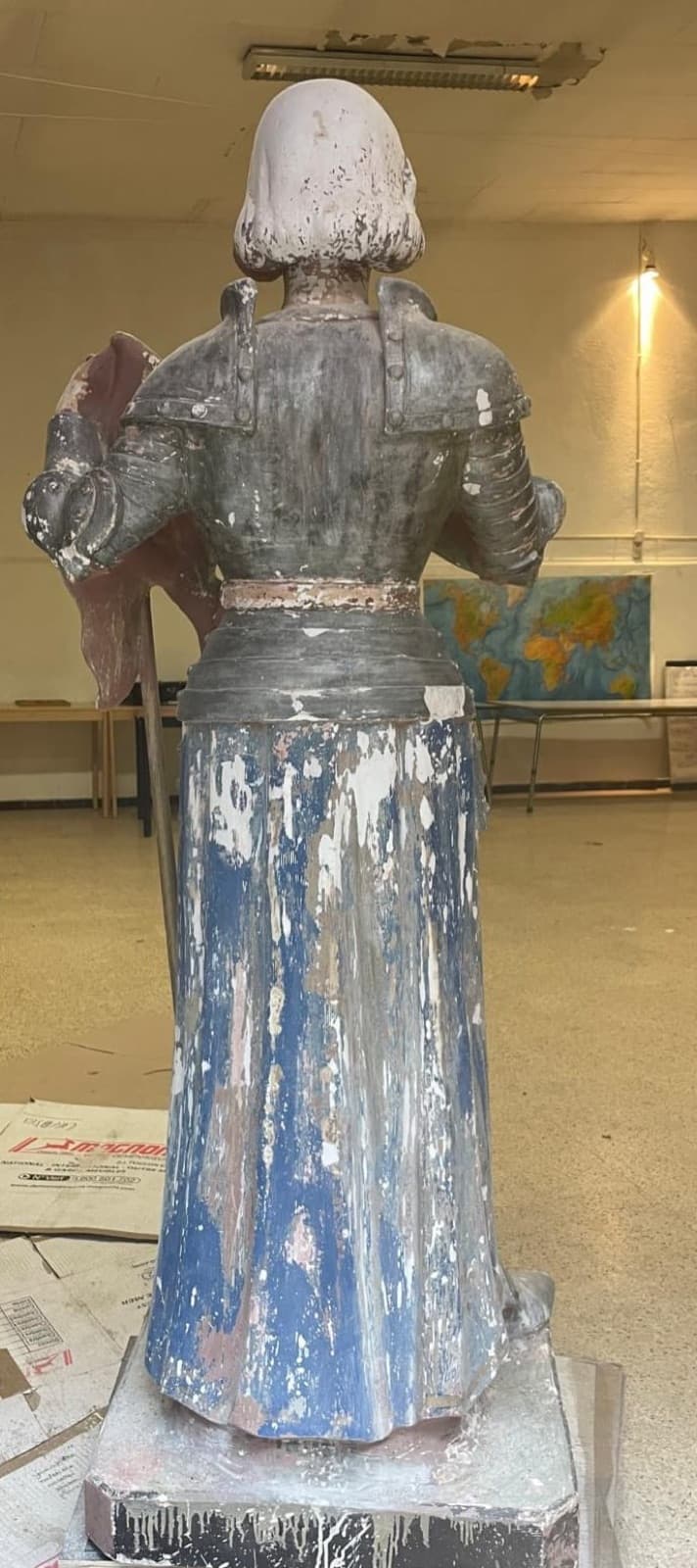 Statue restaurée à la main — 7