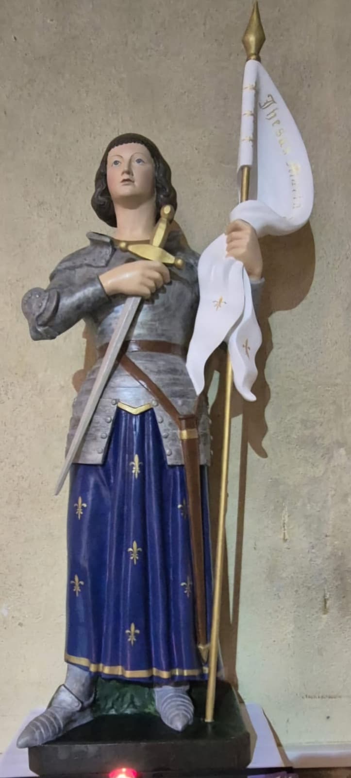 Statue restaurée à la main — 4