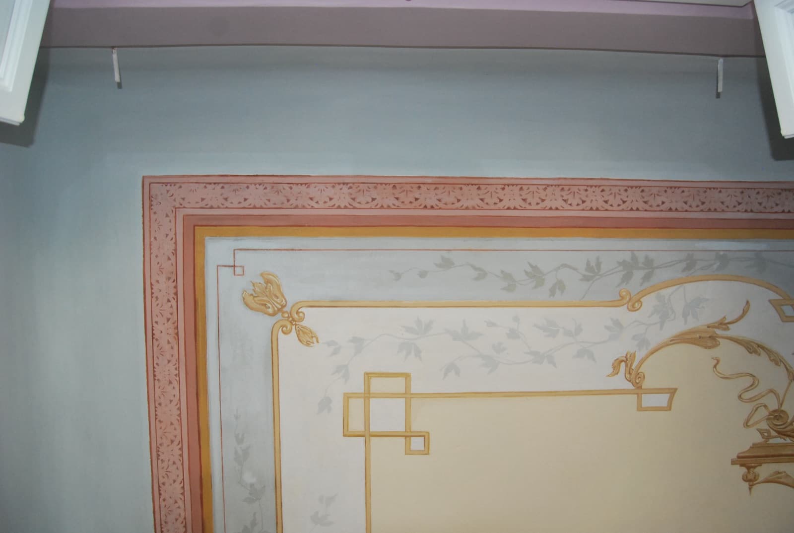 Plafond peint restauré à la main — 4